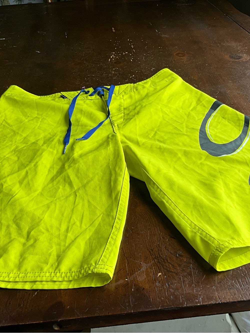 Men’s size 31 OAKLEY board shorts